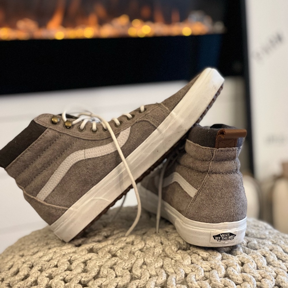 Womens size 10, Mens size 8.5 Vans Sk8 Hi MTE Skate Shoe